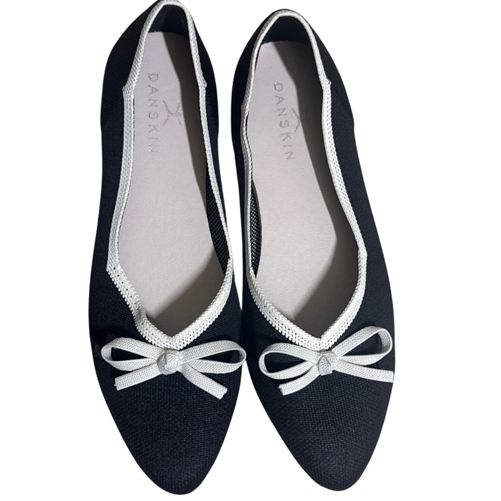 Danskin Womens Black Knit Pointed Toe Ballet Flats White Bow Accent Size 8